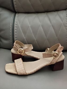 Ann Taylor Gold Raffia Sandals